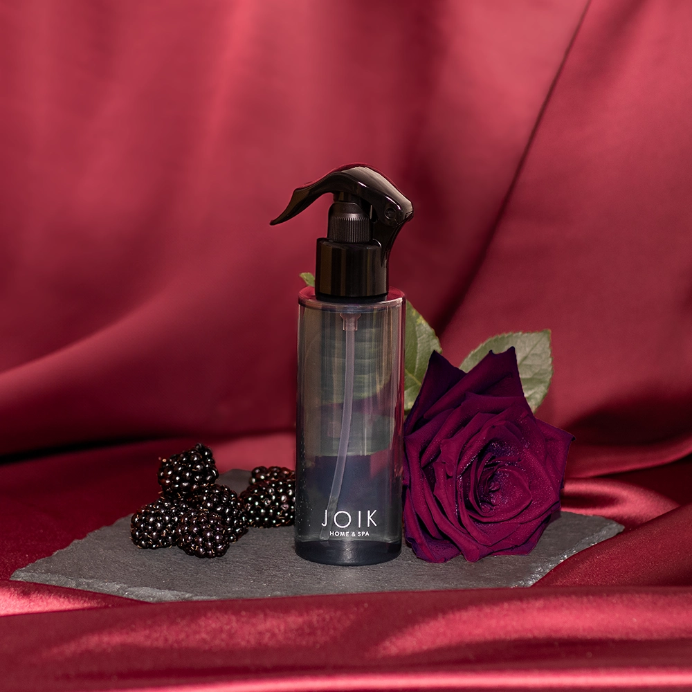 JOIK Water-Based Room and Textile Spray Blackberry & Rose Noir, 150 ml - Image 2