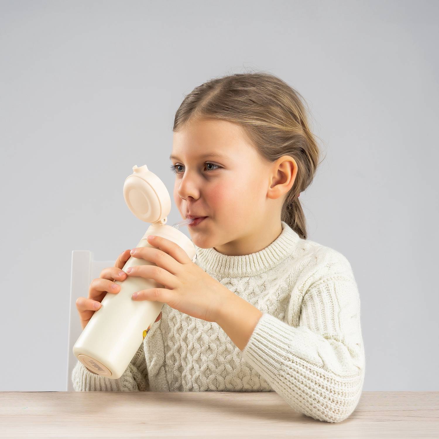 REER Integrated Straw Drinking Bottle for Children Beige, 350ml - Image 4