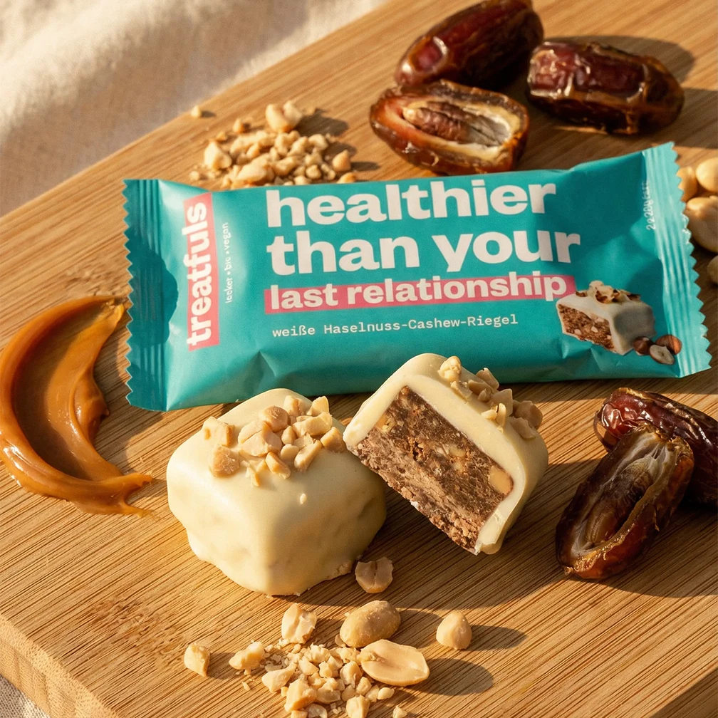 TREATFULS White chocolate bar with crunchy hazelnuts Healthier Than Your Last Relationship, 2 × 20 g - Image 2